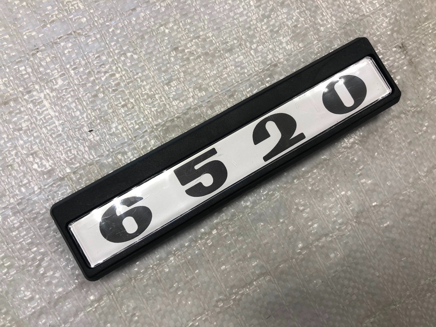 Табличка кабіни 6520 старого зразка (чорно-білі) для КамАЗ З6520-8202074 / Імпорт