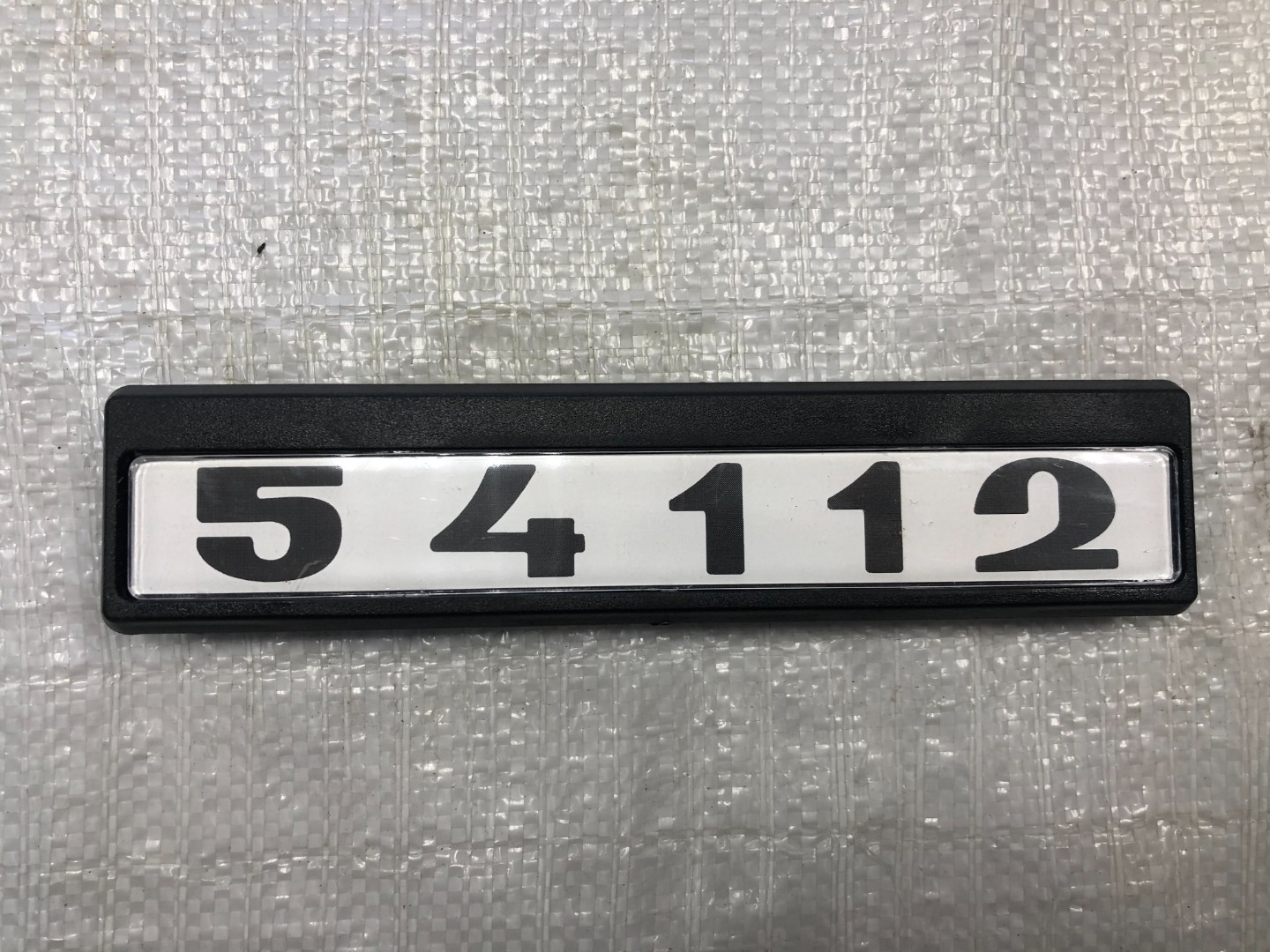 Табличка кабіни 54112 старого зразка (чорно-білі) для КамАЗ 54112-8202074