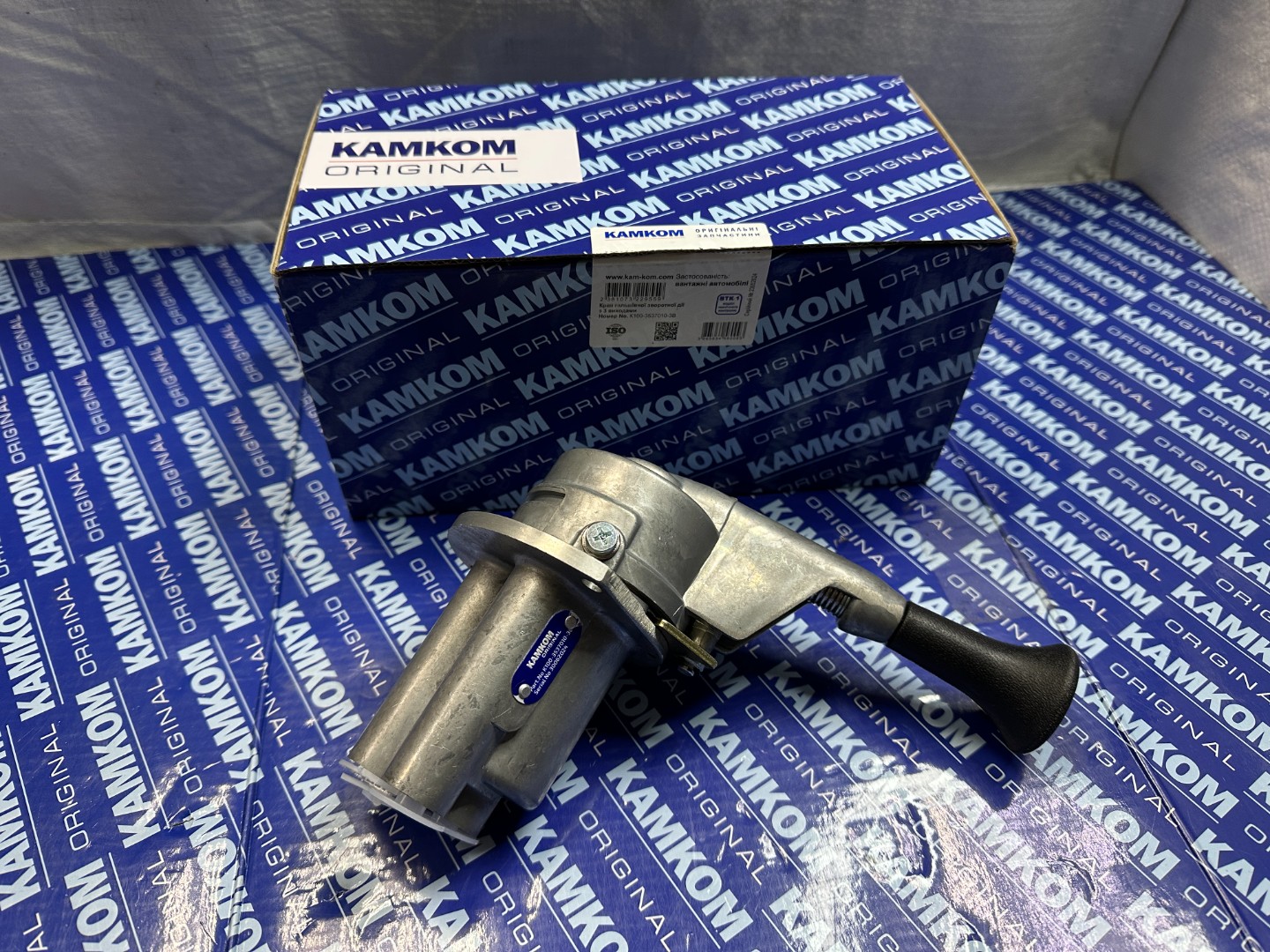 Кран ручного гальма 3 виведення КамАЗ 100.3537010 / КАМКОМ