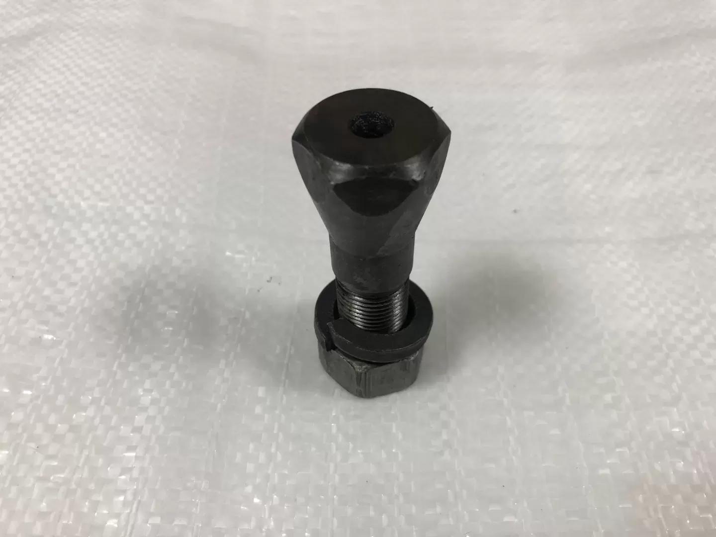 Болт (конусний) М18х45 * 1,5 поворотного круга в зборі для КамАЗ 8350-2704020